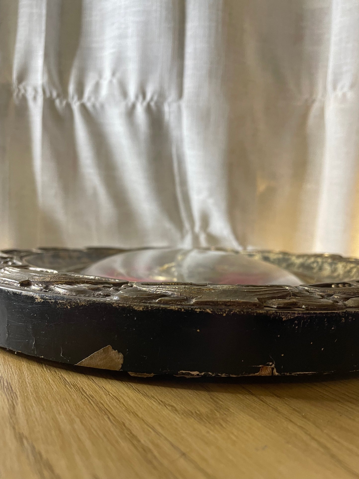 Antiker Rahmen oval, stark gewölbtes Glas, Holz Stuck vergoldet Kruzifix