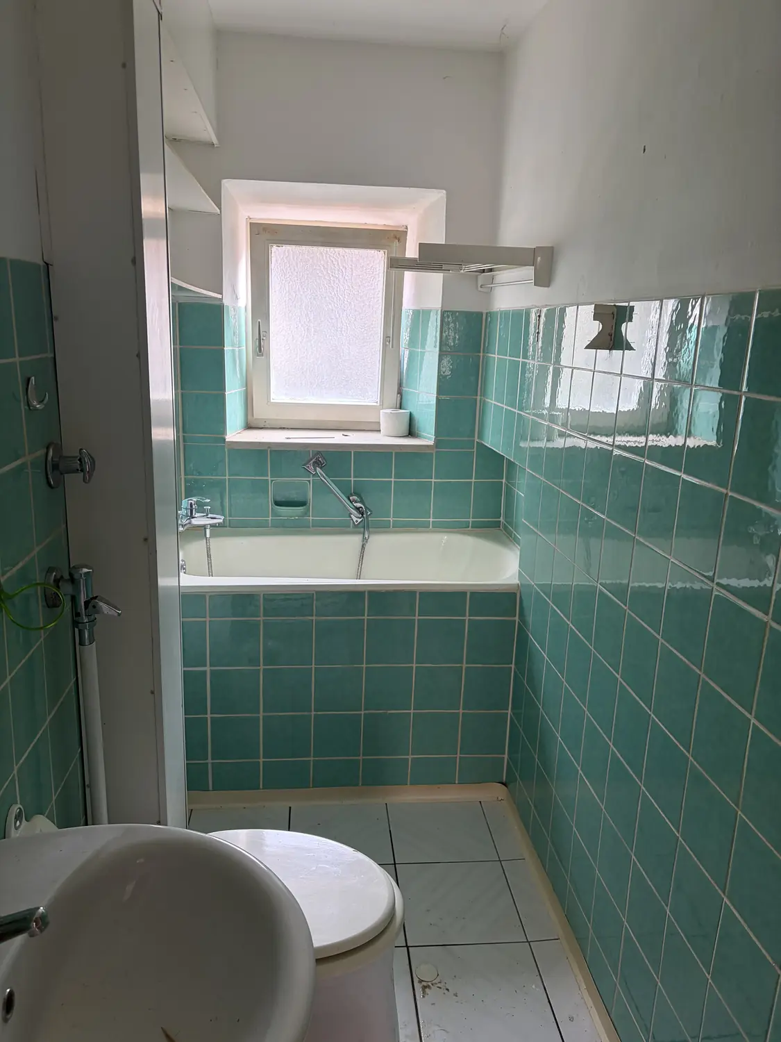Dasselbe Badezimmer nach der vollständigen Räumung
