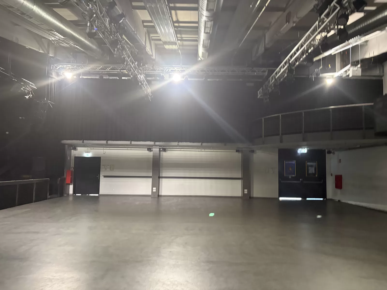 Vollständig geräumte Gewerbehalle